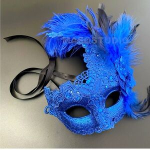 Elegant Feathered Brocade Mask